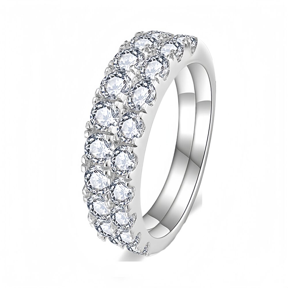 Luxurious diamond elegant ring