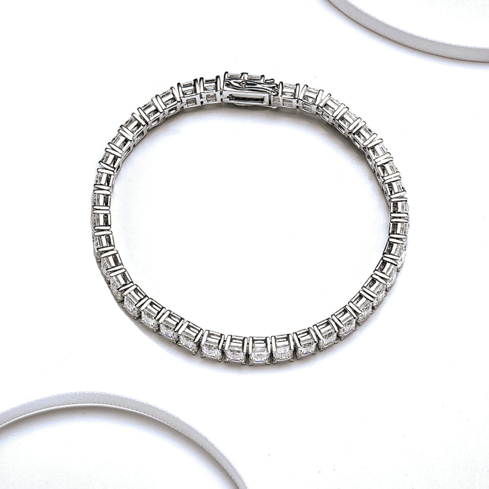 Luxurious Shining Square Cut Transparent Gem Bracelet - Image 4