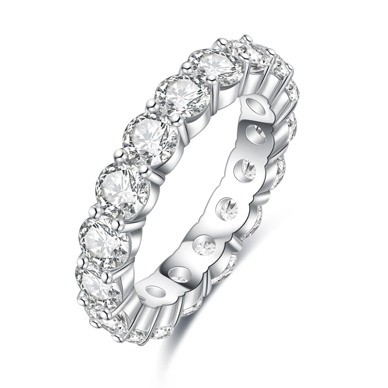 Luxurious diamond ring, shines with eternal charm