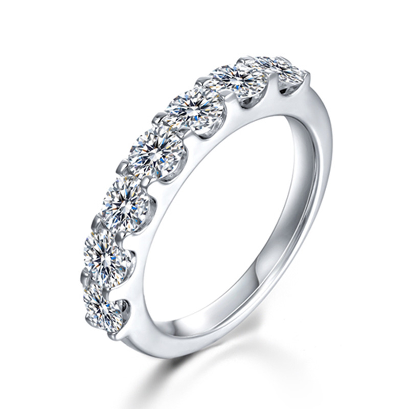 Brilliant seven-star diamond ring shines with luxurious charm